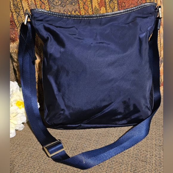 Tory Burch Navy Blue Nylon and leather Crossbody Preloved - Picture 2 of 15